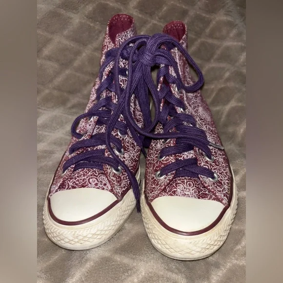 Purple Print high top Chuck Taylor Converse, Size-5 - Picture 2 of 6